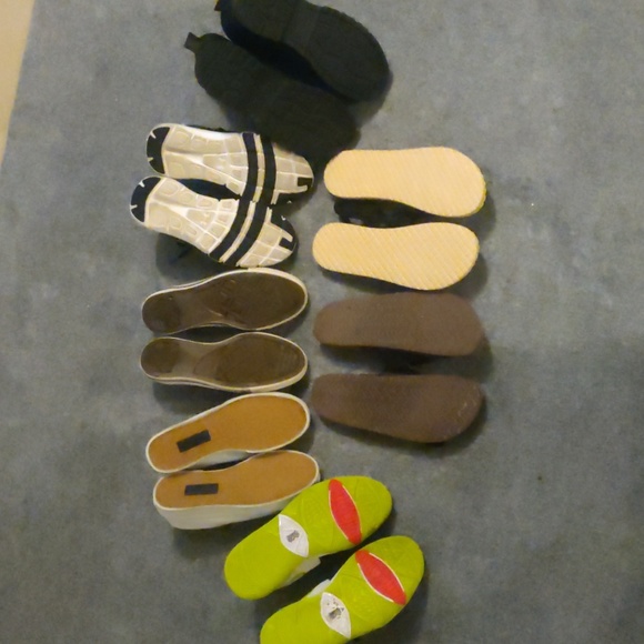 ***SOLD OUT!!*** $8, $10 & $15 SHOE SALE!! You choose... - Picture 2 of 8